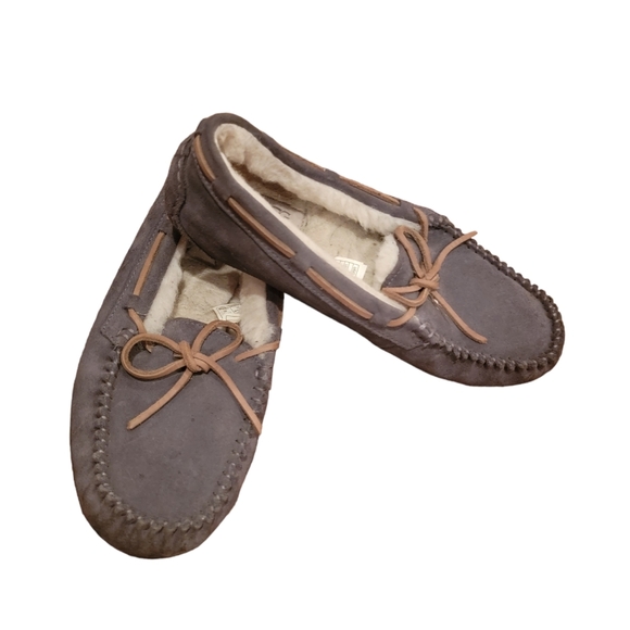 UGG Shoes - UGG Dakota sleepers size 8